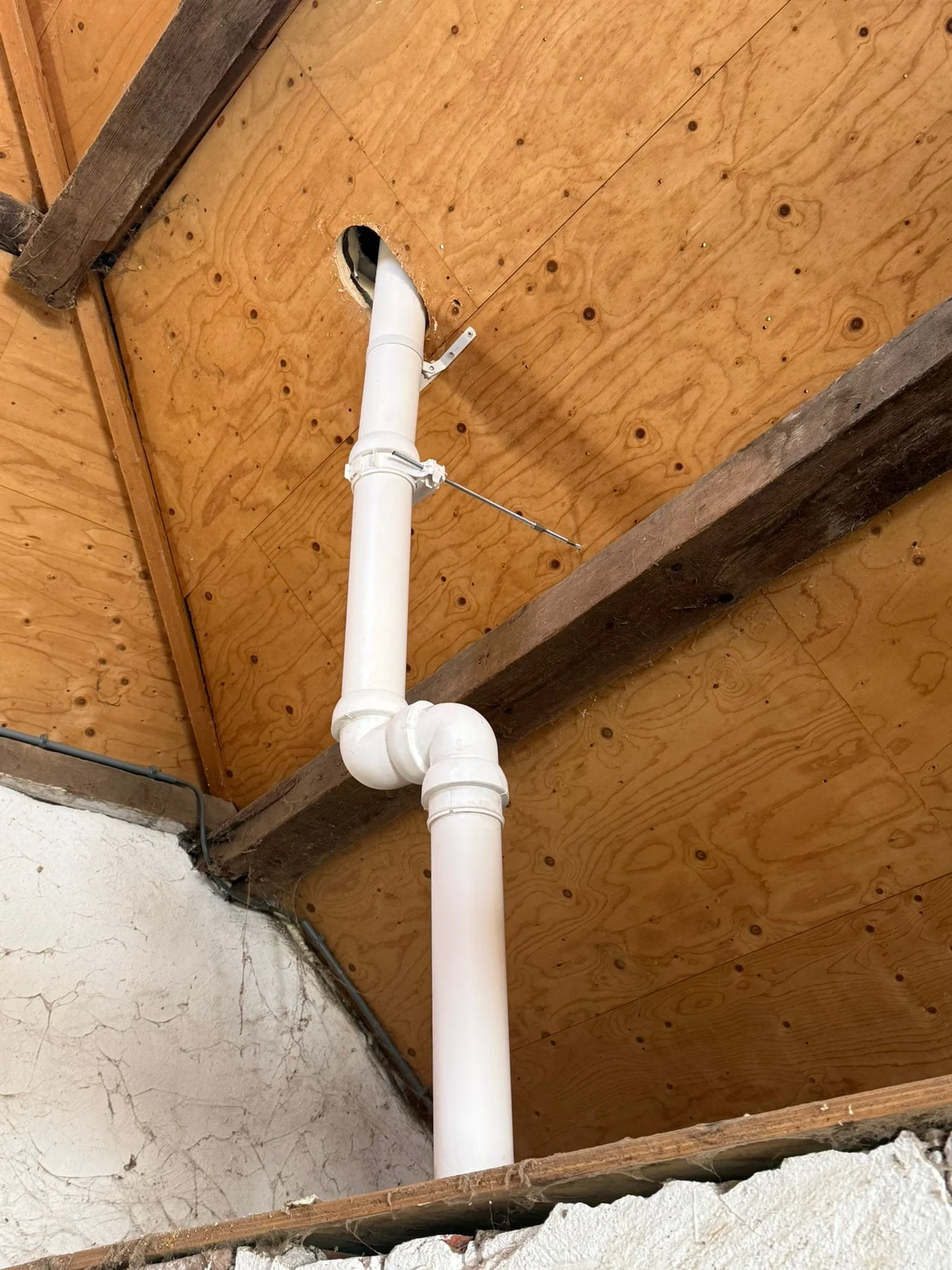 CV-ketel rookgasafvoer en dakdoorvoer installatie in De Bilt door Mijn-Loodgieter